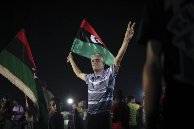 Μάχη για τα διυλιστήρια της Τρίπολης δίνουν αντικαθεστωτικοί και πιστοί στον Καντάφι