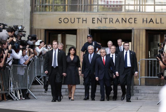 Αναπάντητα ερωτήματα αφήνει το κλείσιμο της υπόθεσης Στρος-Καν