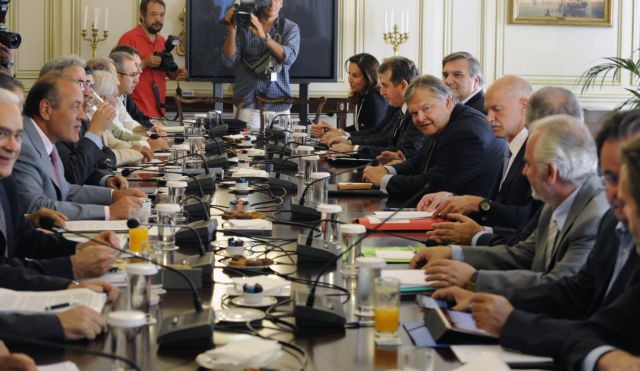 Για «αφανισμό» της μεσαίας τάξης προειδοποίησε η ΕΣΕΕ τον πρωθυπουργό