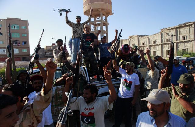 Έτοιμος να εγκαταλείψει τη Λιβύη ο Καντάφι, υποστηρίζει το NBC