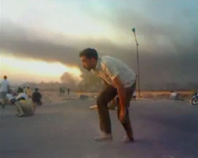 Τα τανκς του Άσαντ σφυροκοπούν ξανά τη Χάμα μετά τη σφαγή