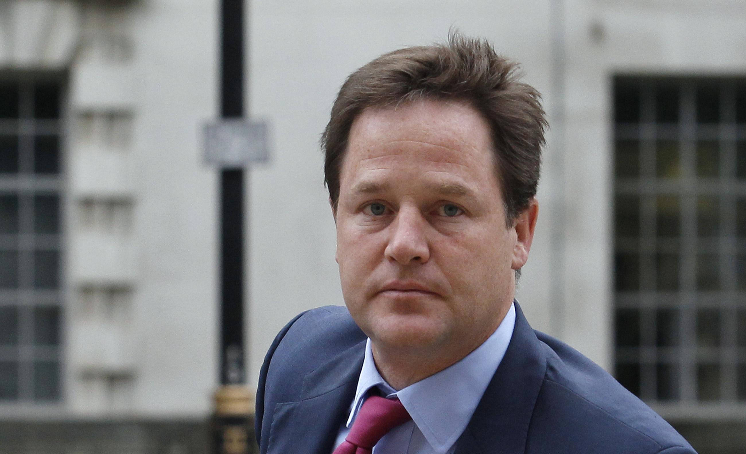 Επίθεση με μπογιά κατά του Βρετανού αντιπρόεδρου της κυβέρνησης, Νικ Κλεγκ