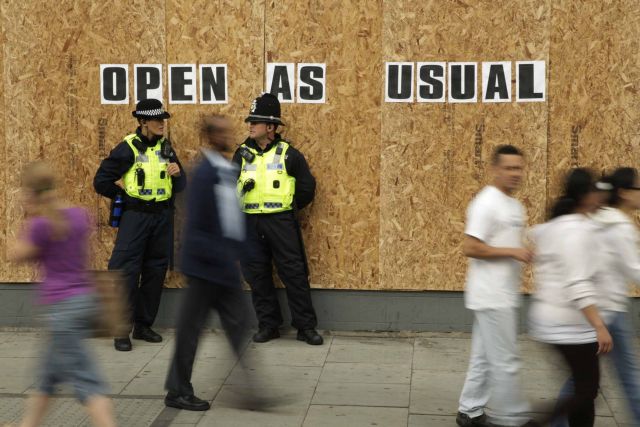 Την ενίσχυση των επιχειρήσεων που επλήγησαν από τις ταραχές ανακοινώνει ο Ντ.Κάμερον