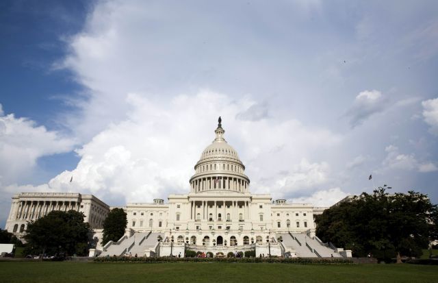 Ψηφίστηκε από τη Βουλή, απομένει το «ναι» της Γερουσίας στη λύση για το αμερικανικό χρέος