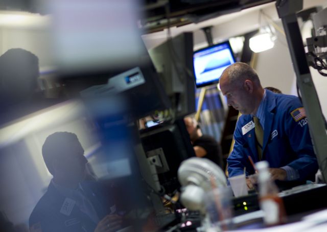 Στο πράσινο το ξεκίνημα της συνεδρίασης στη Γουόλ Στριτ μετά την κατρακύλα