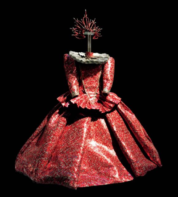 Κοστούμια από ρόλους της Μαρίας Κάλλας φτιαγμένα από… αλουμίνιο