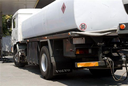 Υγρά τρόφιμα και χημικά μεταφέρονται με τα ίδια βυτιοφόρα, παραδέχεται ο ΕΦΕΤ