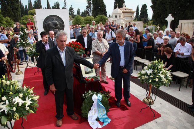 Πλήθος κόσμου αποχαιρέτισε τον Λεωνίδα Κύρκο