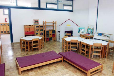Παράσταση διαμαρτυρίας για τους δημοτικούς παιδικούς σταθμούς στο υπουργείο Εσωτερικών