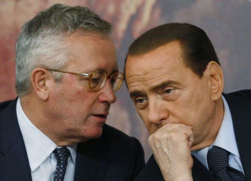 Για σκληρά μέτρα λιτότητας προετοιμάζει το ιταλικό Κοινοβούλιο ο Τζ.Τρεμόντι