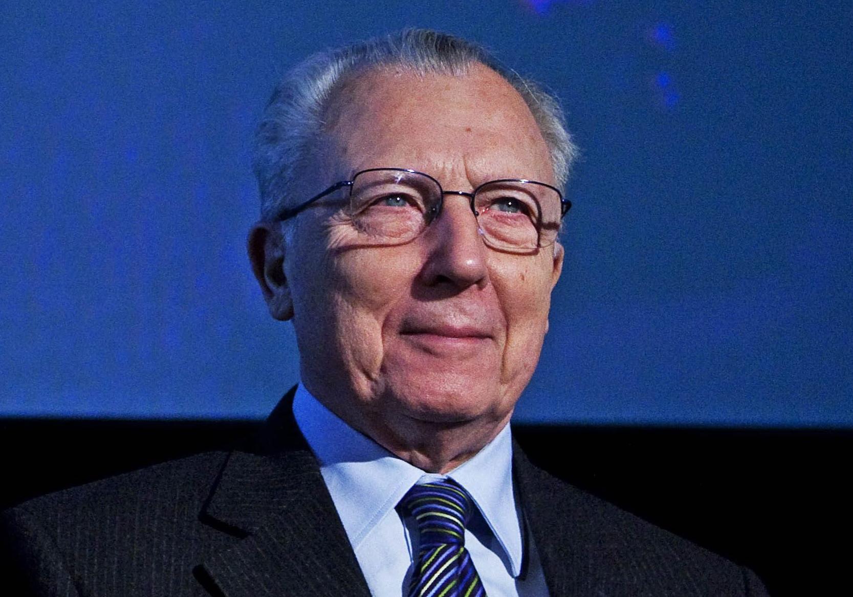 Μερική αμοιβαιότητα των χρεών στην Ευρωζώνη προτείνει ο Ζακ Ντελόρ