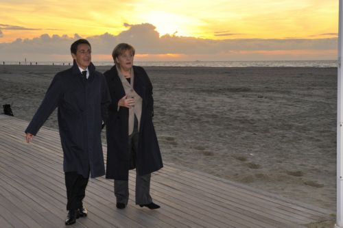 Προτάσεις βελτίωσης της διακυβέρνησης στην Ευρωζώνη θα εξετάσουν Μέρκελ και Σαρκοζί