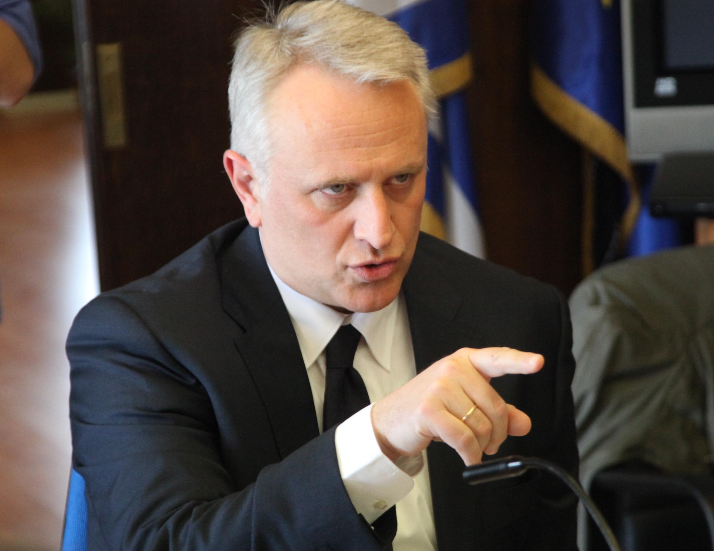 Στην αντεπίθεση ο Χάρης Τσιόκας μετά την αποπομπή του από το υπουργείο Μεταφορών