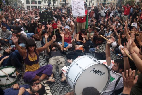 Πρόγραμμα αντιμετώπισης «επειγουσών κοινωνικών αναγκών» εξαγγέλλει η Πορτογαλία