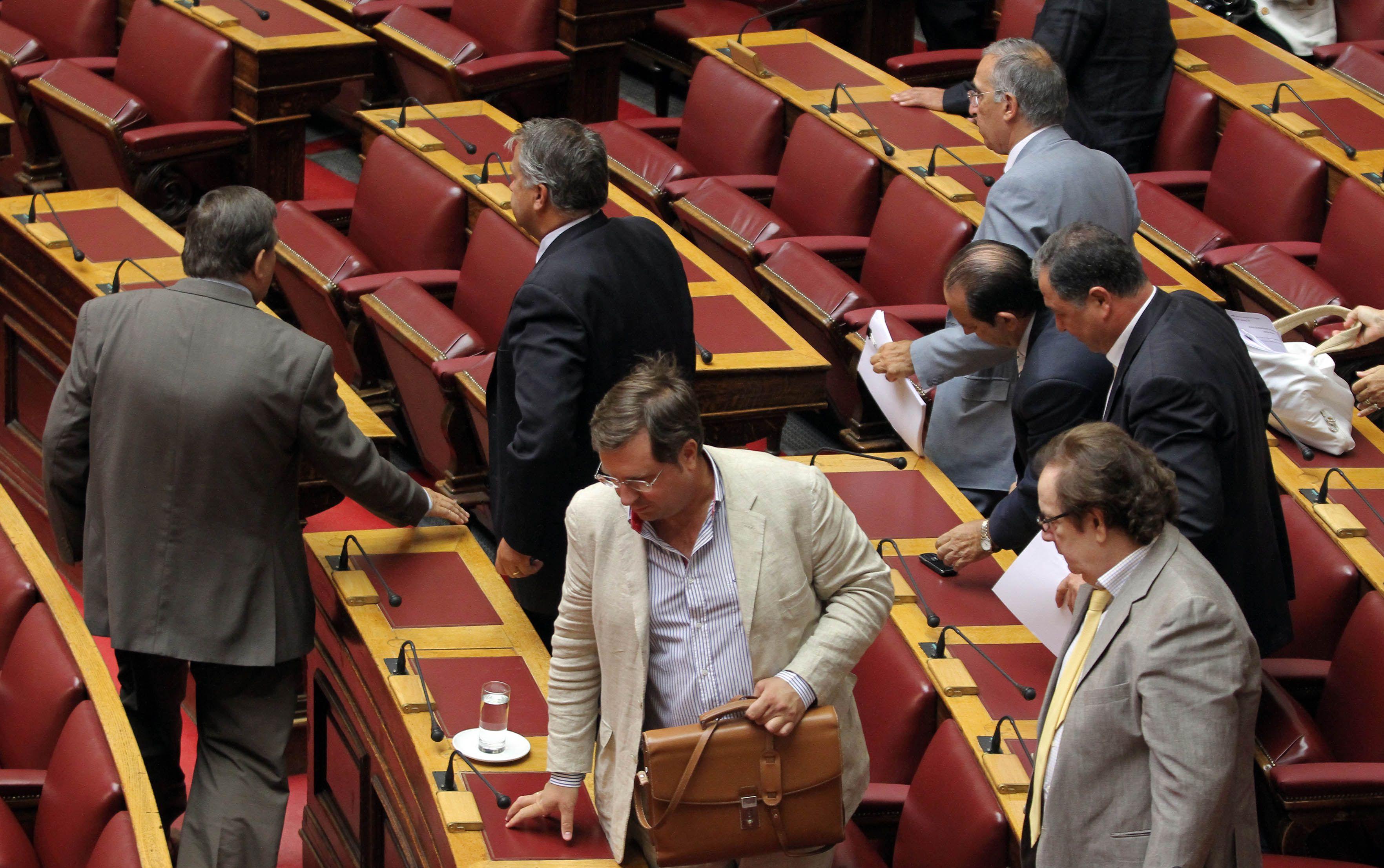 Απορρίφθηκε και η νέα πρόταση παραπομπής «γαλάζιων» υπουργών στην υπόθεση Siemens