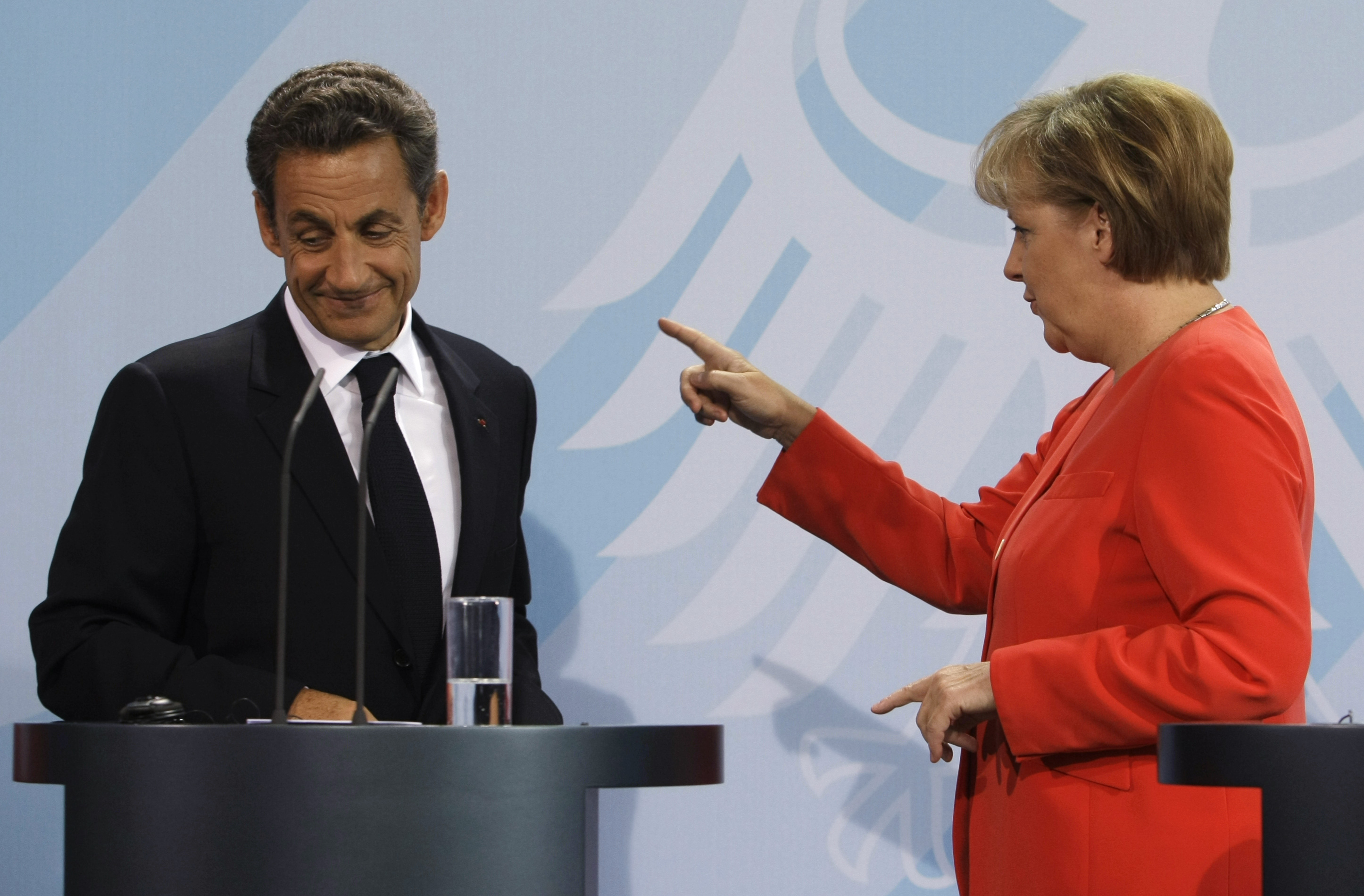 Καλύτερα η Μέρκελ παρά ο Σαρκοζί για να αποφύγουμε τη νέα κρίση, λένε οι Γάλλοι