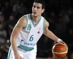 Αν θέλει τον Ζήση πρέπει να πληρώσει ο Ολυμπιακός, σύμφωνα με τον μανατζέρ του