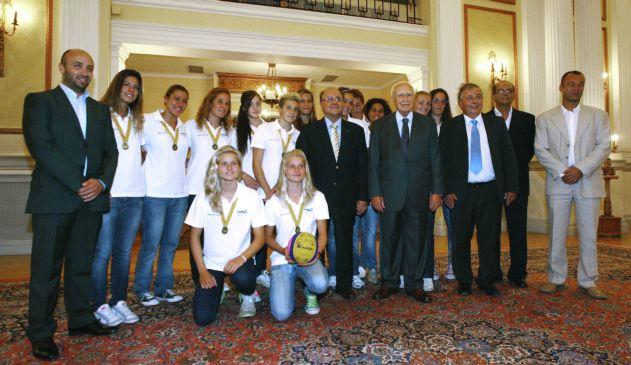 Ο Πρόεδρος της Δημοκρατίας υποδέχθηκε τις «χρυσές» νεάνιδες του πόλο