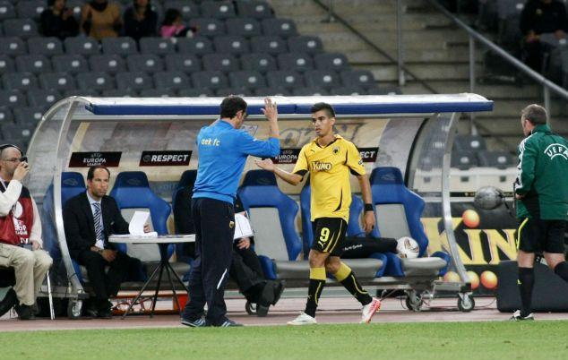 Έντονες αποδοκιμασίες κατά του Χιμένεθ και λεκτικό επεισόδιο με οπαδό