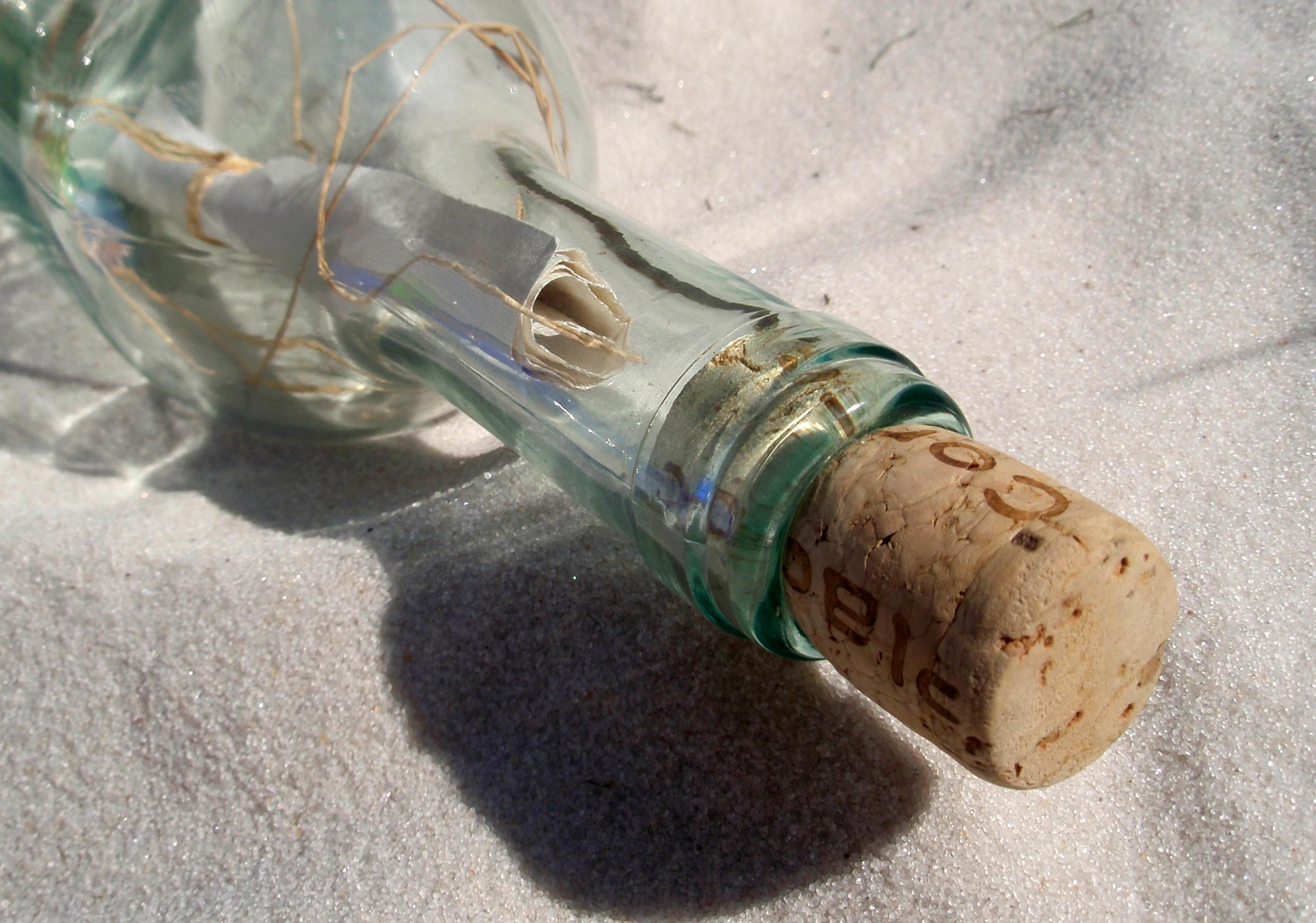 Χιλιάδες απαντήσεις έλαβε Καναδός που πετάει μηνύματα σε μπουκάλια