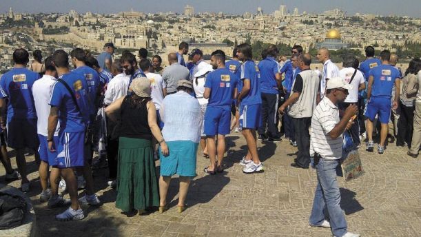 Επίσκεψη στα Ιεροσόλυμα και προπόνηση με Τζιόλη για την εθνική