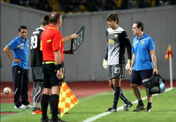 Πονά ο Κωνσταντόπουλος, ετοιμάζεται ο Αραμπατζής