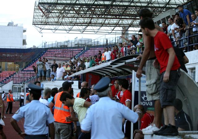 Ξύλο και εισβολή οπαδών στο… φιλικό του Πανιωνίου με την Παναχαϊκή