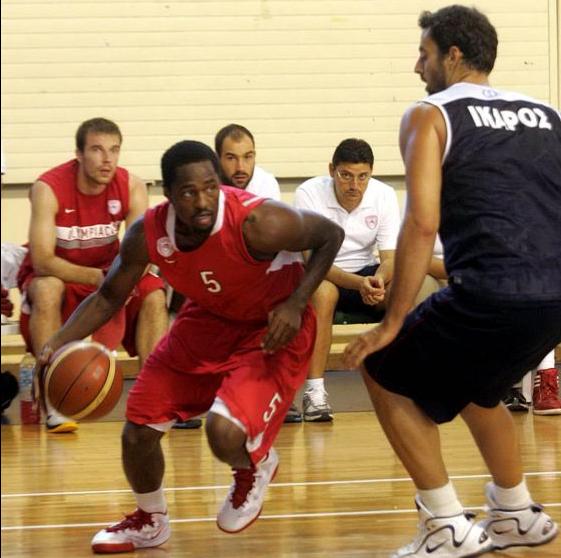 Συνεχίζει νικηφόρα ο Ολυμπιακός, 91-72 τον Ίκαρο