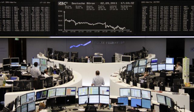 Στο κόκκινο η Γουόλ Στριτ και τα ευρωπαϊκά χρηματιστήρια