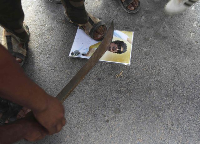 Ο Καντάφι ισχυρίζεται ότι το καθεστώς του είναι ακόμη «ζωντανό» στη Λιβύη