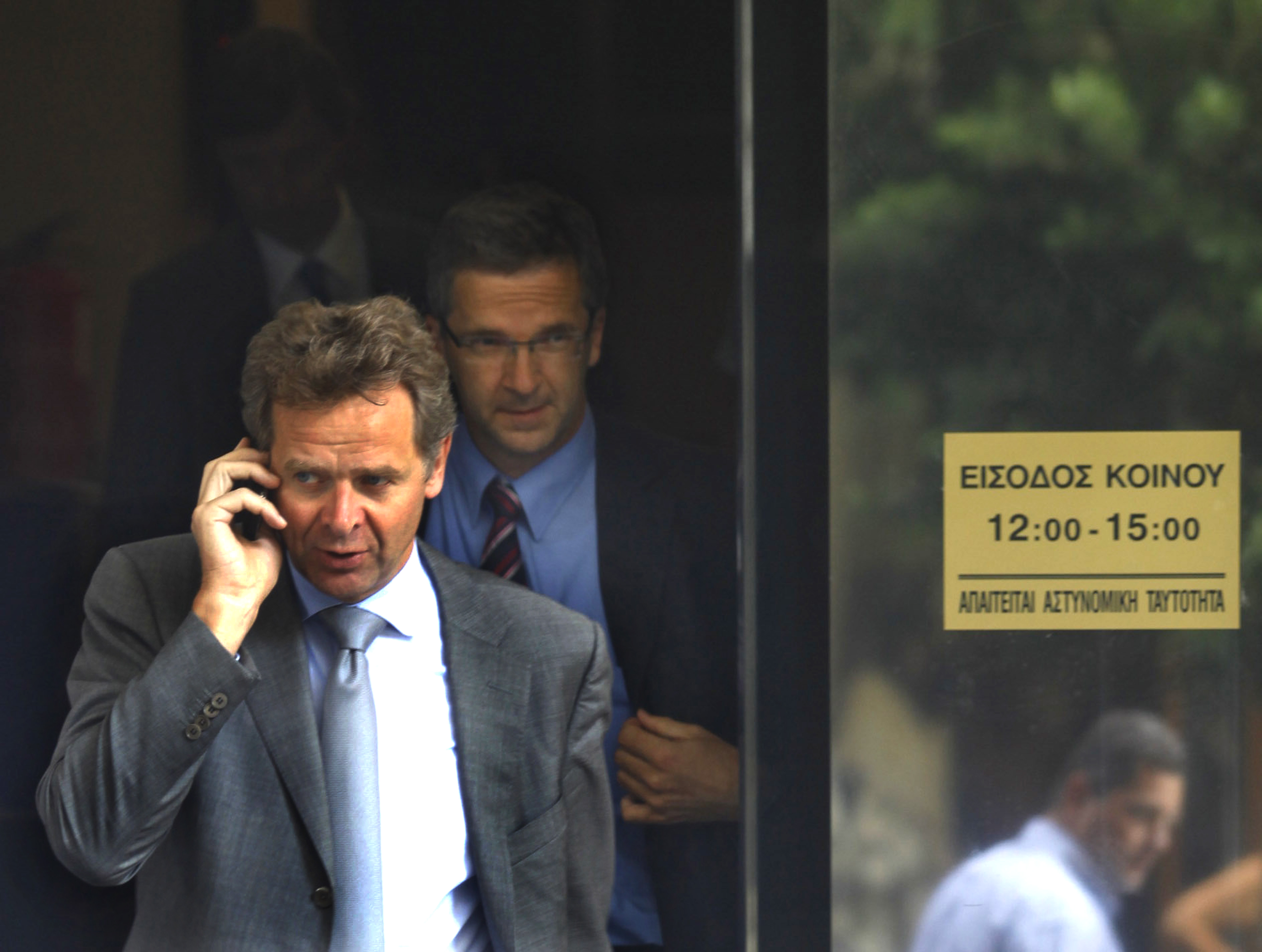 Από κοντά και όχι μέσω τηλεδιάσκεψης θα κλείσει η έκτη δόση, λέει η τρόικα