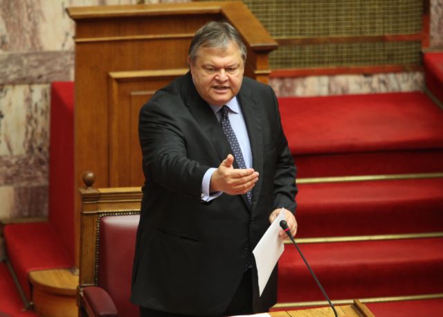 Κόντρα στη Βουλή με αφορμή τη μονιμότητα του φόρου στα ακίνητα