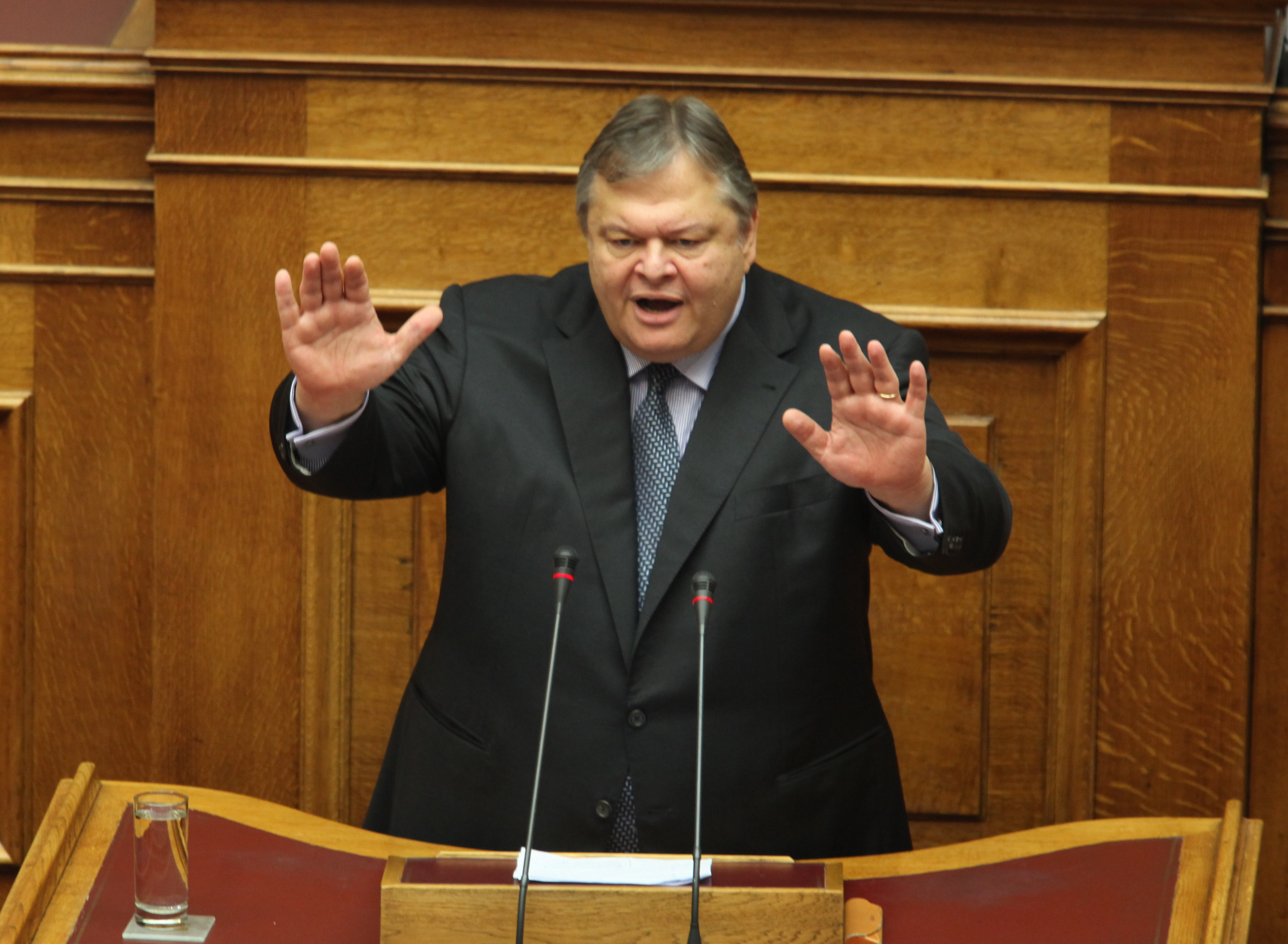 Αναγκαία τα συμπληρωματικά μέτρα για την οικονομία, λέει ο Ευ. Βενιζέλος