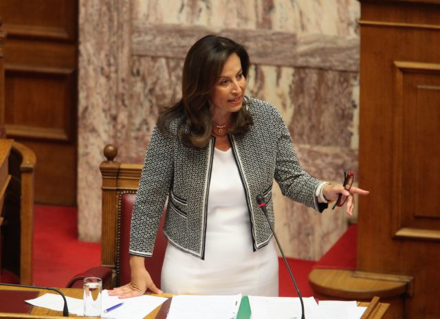 Σφοδρή αντιπαράθεση Διαμαντοπούλου – Τσίπρα για το νέο νόμο-πλαίσιο