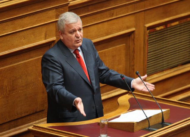 Όσοι μπορούν να πληρώσουν να κάνουν το καθήκον τους απέναντι στη χώρα, δήλωσε ο Χρ.Πρωτόπαπας