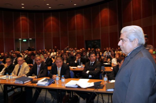 Νέα συγκέντρωση διαμαρτυρίας έξω από το προεδρικό μέγαρο στη Λευκωσία