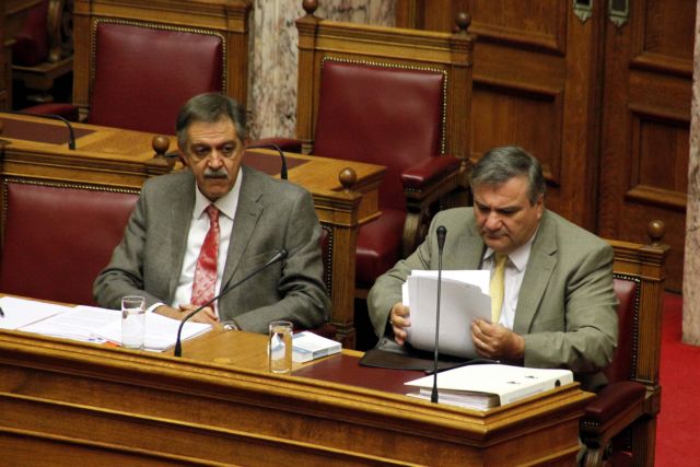 Ψηφίστηκε το νομοσχέδιο για το νέο σύστημα χορήγησης άδειας παραμονής σε αλλοδαπούς