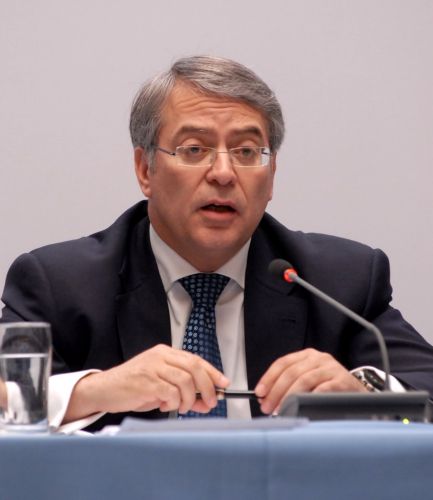 Ζούμε σε συνθήκες πολέμου, απαιτείται συστράτευση, λέει ο Απ.Ταμβακάκης