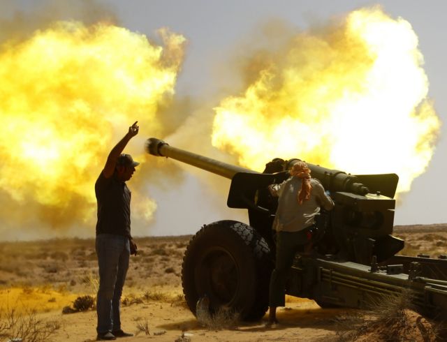 Αντεπιθέσεις κανταφικών συντηρούν την εμφύλια διαμάχη στη Λιβύη