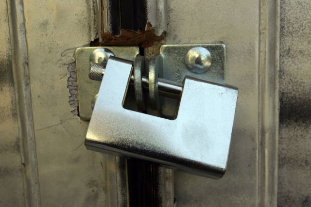 «Λουκέτα» σε 53.000 εμπορικές επιχειρήσεις βλέπει τους επόμενους μήνες η ΕΣΕΕ