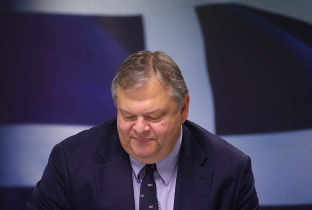 Αλαζόνας και αναξιόπιστος ο Ευ.Βενιζέλος, λένε τα κόμματα της αντιπολίτευσης