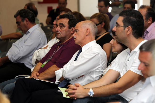 Αλλαγή πορείας και προσώπων ζήτησαν ομιλητές στην Εθνική Συνδιάσκεψη του ΠΑΣΟΚ