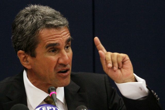 Στους δημοσίους υπαλλήλους επέρριψε την ευθύνη για την κρίση ο Ανδρέας Λοβέρδος