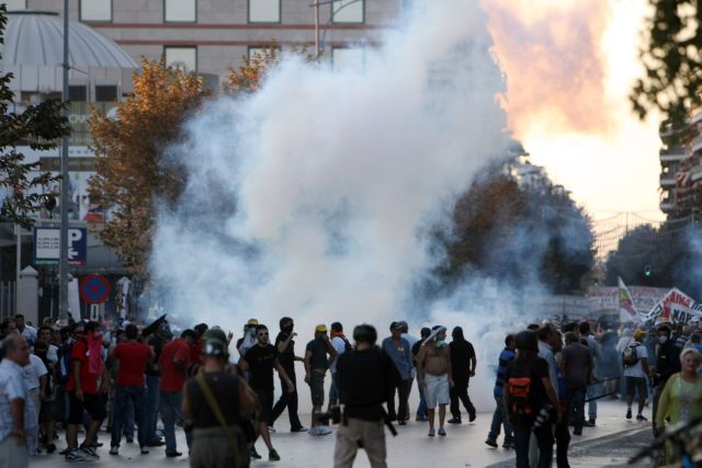 Επεισόδια, χημικά, προσαγωγές και συλλήψεις πριν την ομιλία Παπανδρέου στη ΔΕΘ