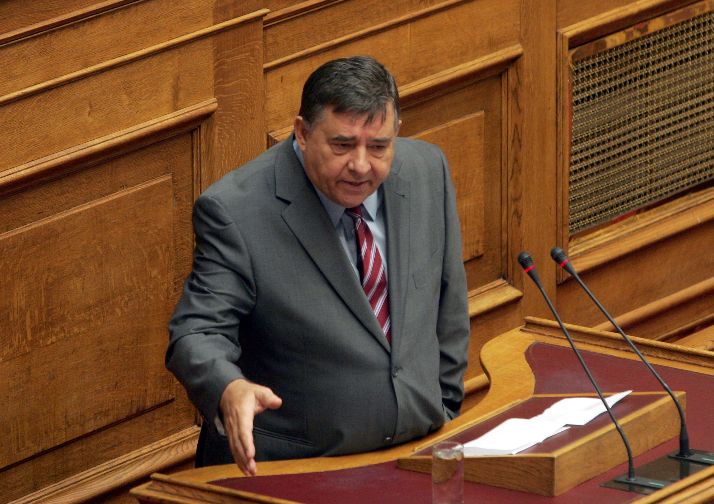 Συνέχεια στην υπόθεση με τα «γομάρια» έδωσε στη Βουλή ο Γ.Καρατζαφέρης