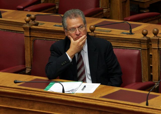 Στοιχεία για την κίνηση των ελληνικών κεφαλαίων στις τράπεζες του εξωτερικού αναμένει η κυβέρνηση