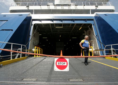 Με απεργιακές κινητοποιήσεις εντός του Οκτωβρίου προειδοποιούν οι ναυτεργάτες