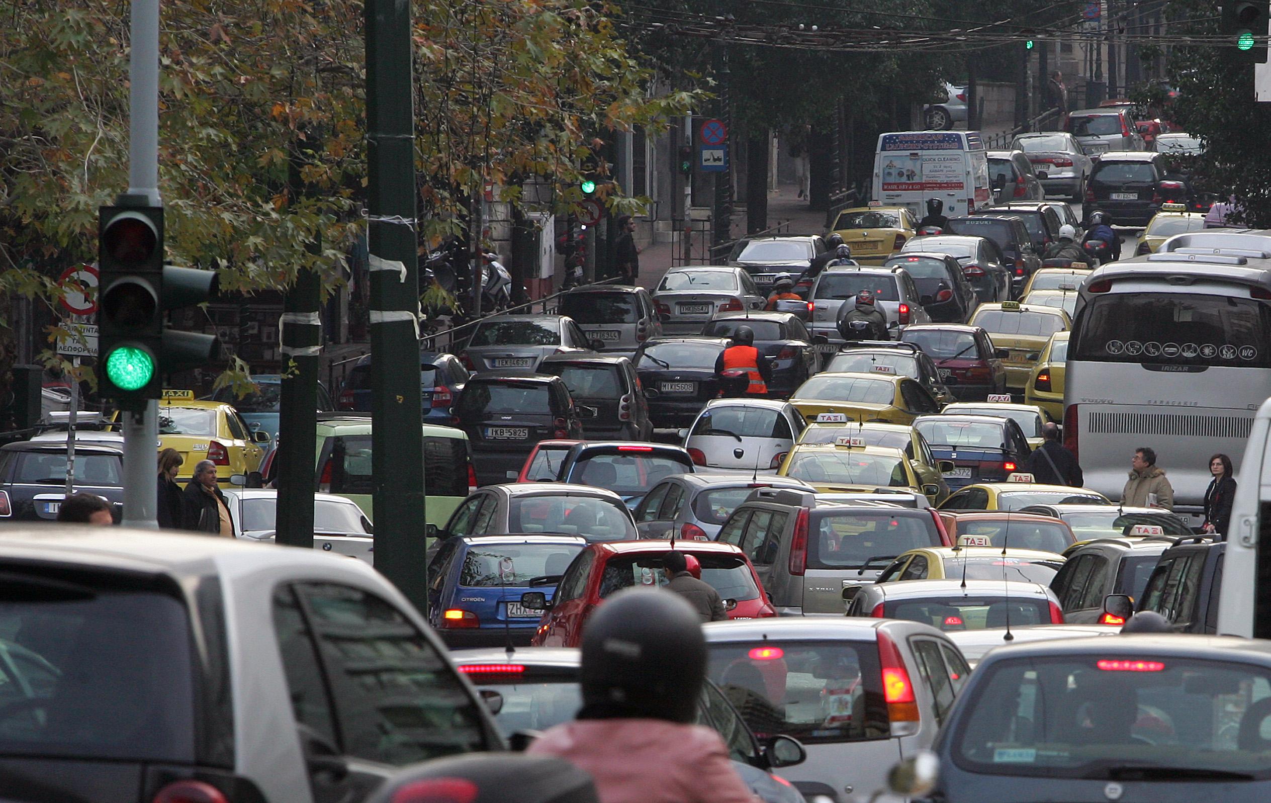 Χωρίς κανένα μέσο μαζικής μεταφοράς την Πέμπτη, απεργούν και οι ιδιοκτήτες ταξί