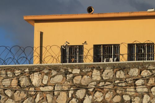 Παραδόθηκε καταζητούμενος για συμμετοχή στον Επαναστατικό Αγώνα