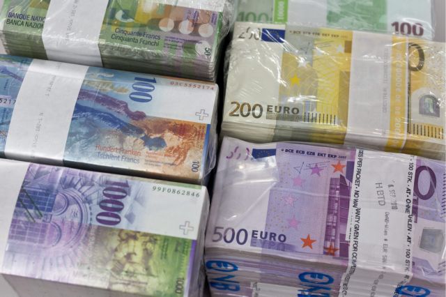 Η κεντρική τράπεζα της Ελβετίας βάζει φρένο στο ράλι του φράγκου και θέτει ως στόχο το 1,20